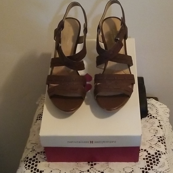 All sort of foot wear/ shoes - Picture 15 of 16